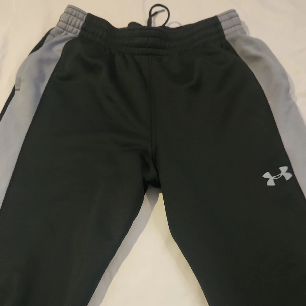 Under Armour Black & Gray Men's Joggers - Picture 2 of 5